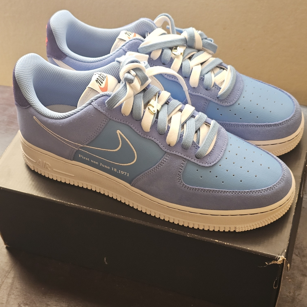 Nike Air Force 1 '07 LV8 in Blue and White